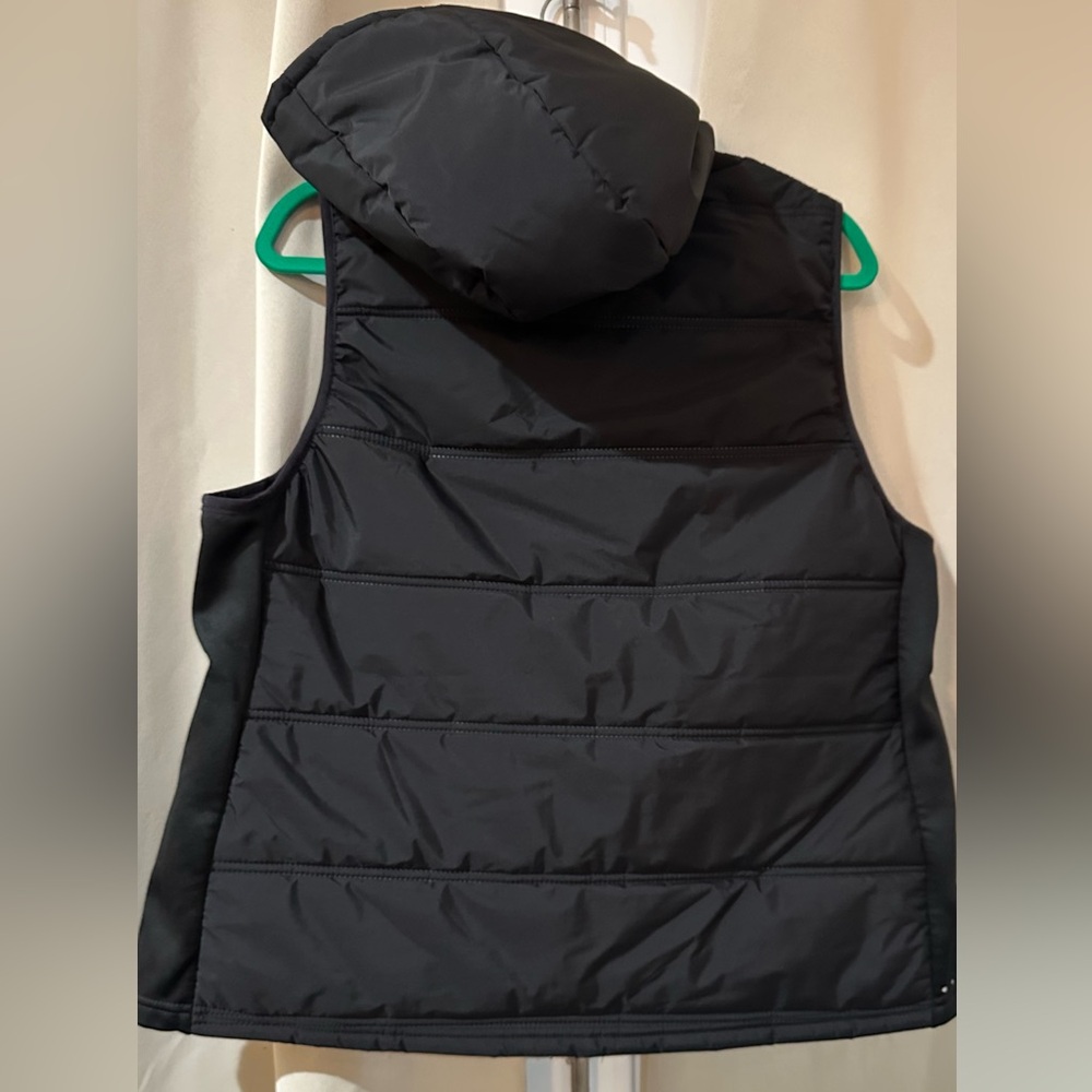 Women's Puffer Vest - Picture 2 of 3